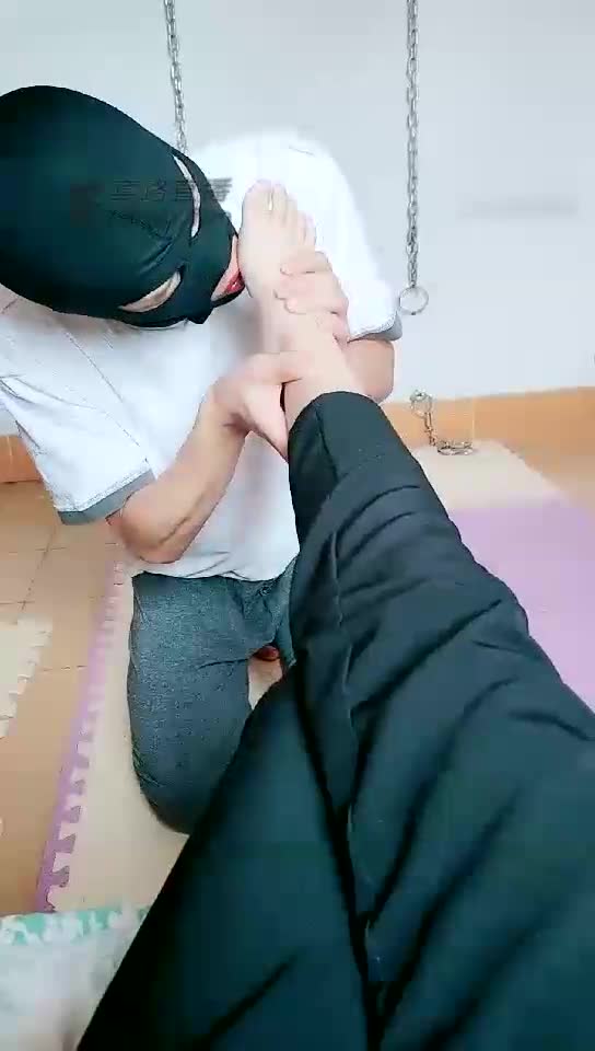 耳光继续扇起来
