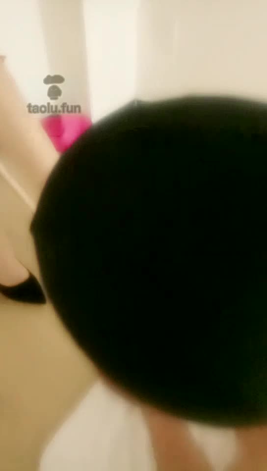调教小狗奴舔脚 虐乳 踩踏
