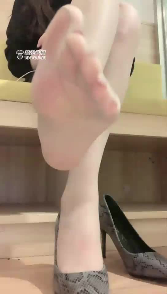 第一视角 高跟薄灰丝秀足