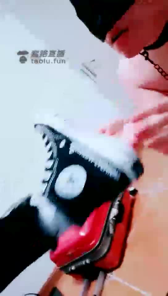 轻度 小贱奴惨遭重度飞踹 耳光 踩踏 口水