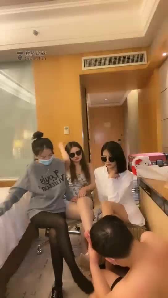 邀请闺蜜一起来玩我的绿帽老公