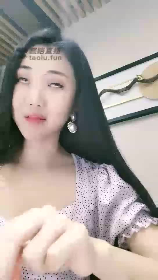 第一视角 美女日常嘴嚼食 好馋啊