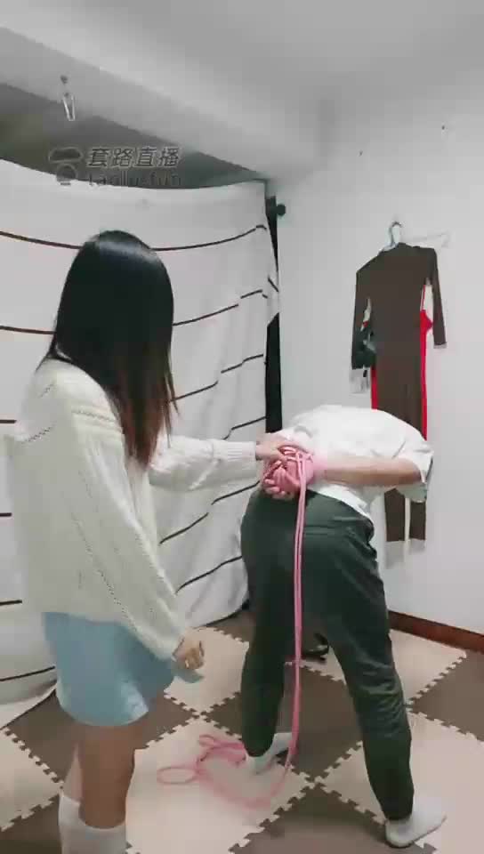 帆布鞋踢裆