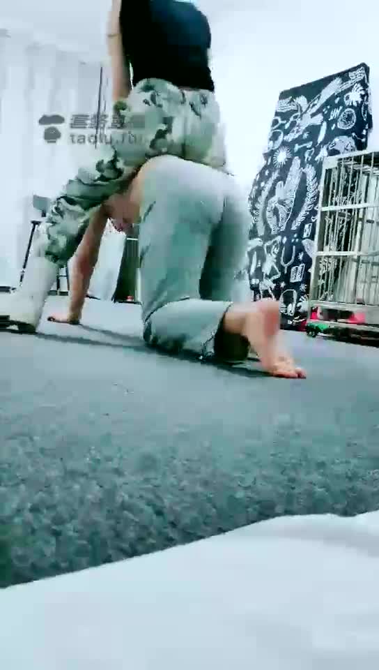 日常玩狗吃烟灰 骑马 强迫舔脏靴底 1