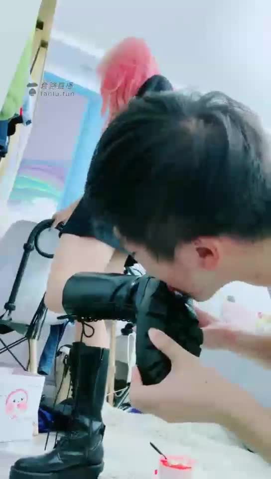 脚喂食蛋糕 舔靴子 舔棉袜