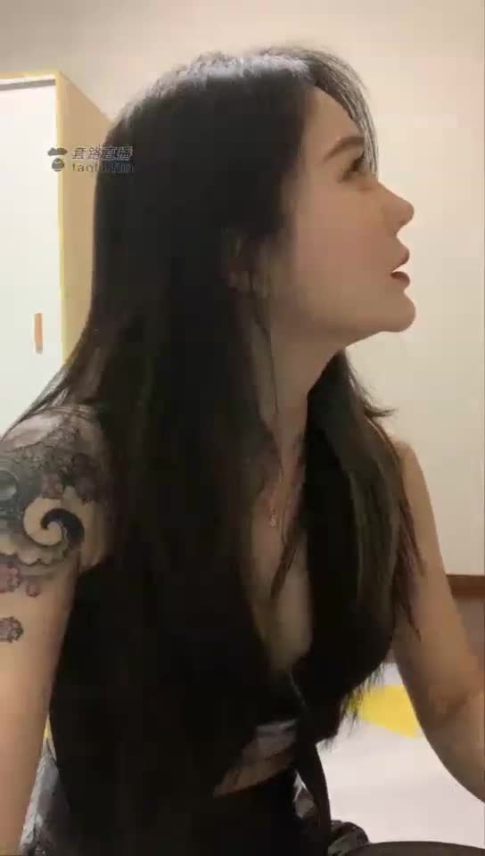 黑丝长腿重度踢裆