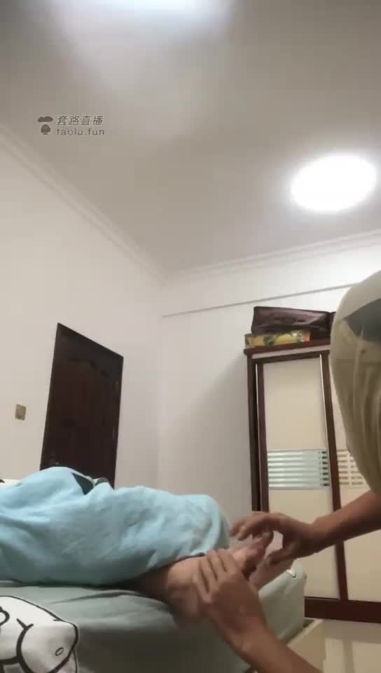 妻主在睡觉 夫奴在舔脚