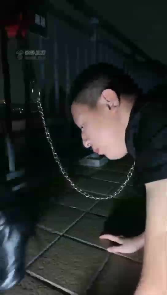 户外训练贱狗舔靴子