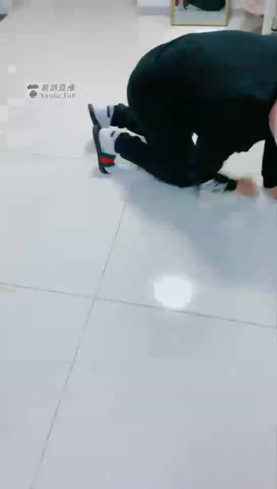 高清 可爱棉拖 美脚玩狗 喝圣水