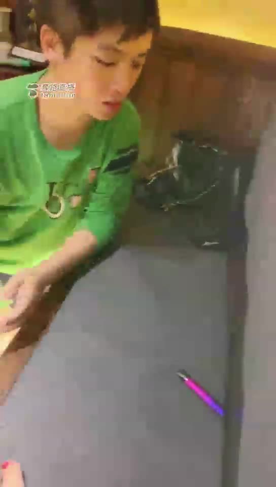高清 户外餐厅玩弄学弟 咀嚼喂食 吐痰 喝圣水 舔脚深喉咬死皮