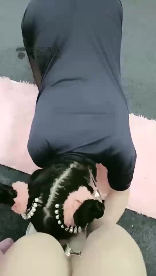 首调不远千里而来的女奴