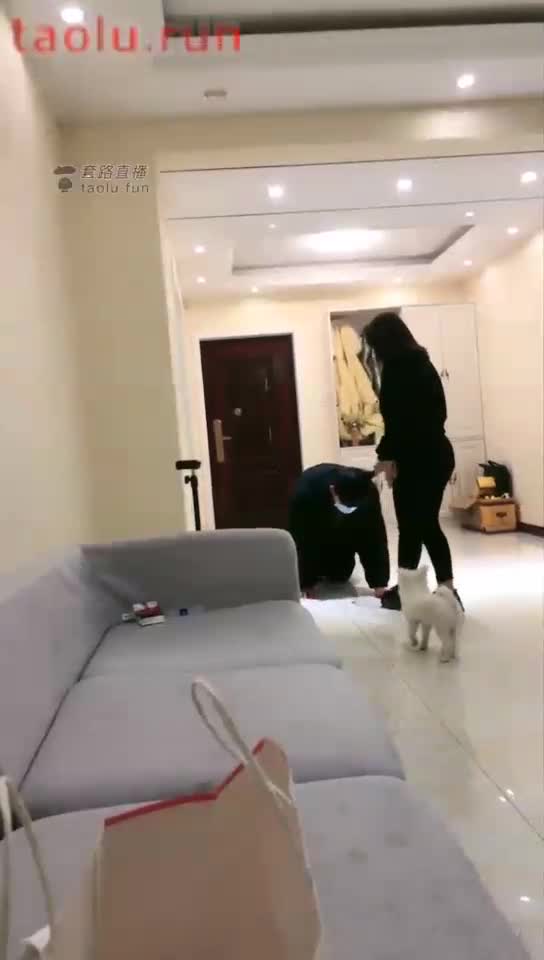 高清 素人快递员甘愿做狗