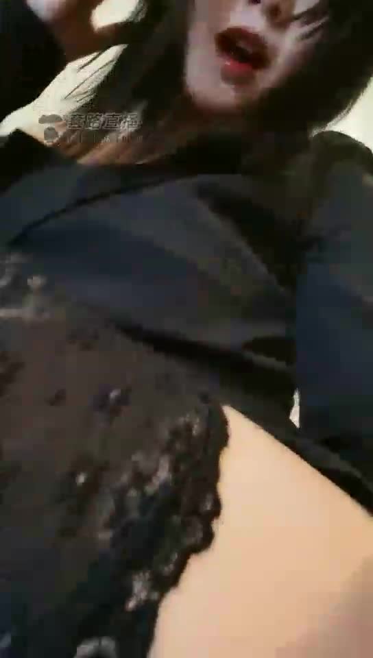 第一视角剧情 绿帽奴苦等老婆回家 羞辱至极 网袜 红唇