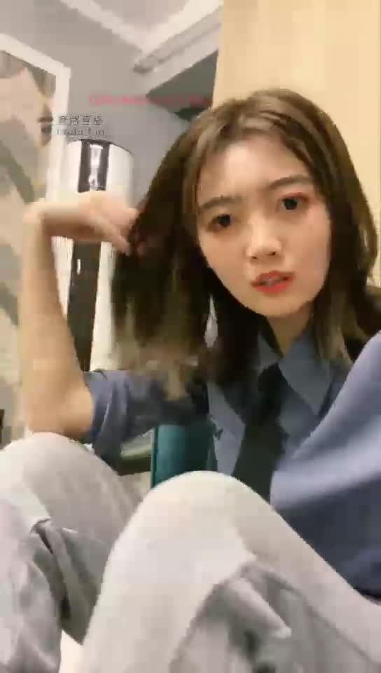 心气不顺！数据线打狗