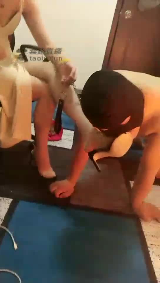 高清 舔脚 深喉