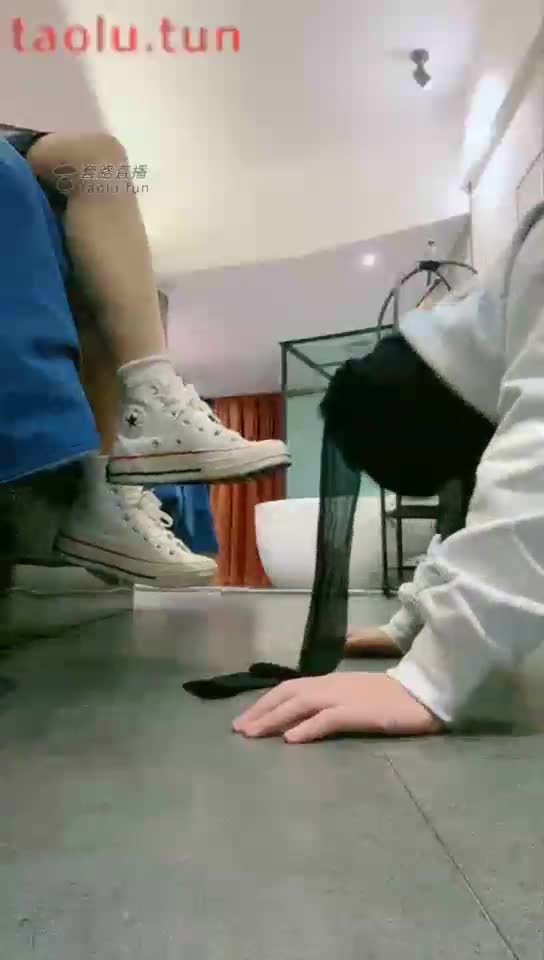 高清 帆布鞋 美女调教贱奴