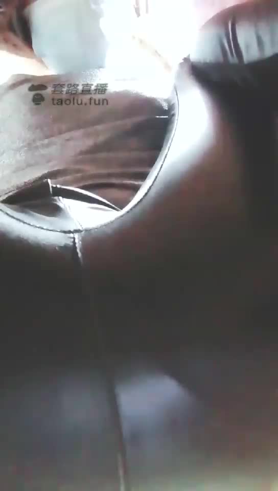 近距离美臀贴狗脸 第一视角