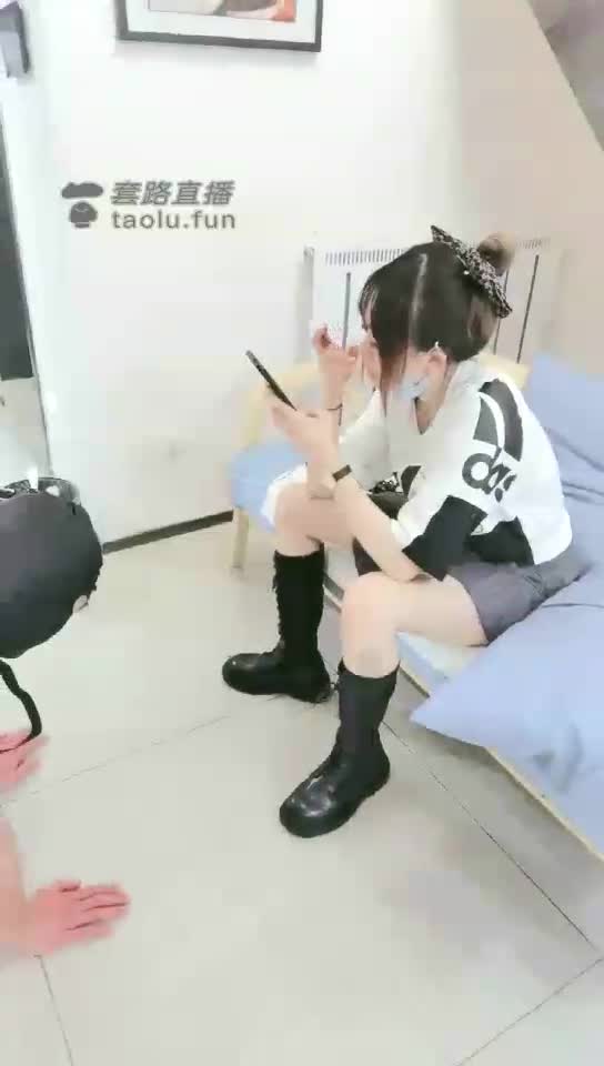高清 长靴调教 舔脚 圣水