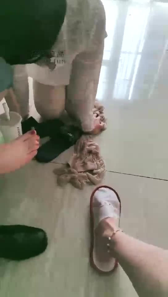 双女王调一只母狗