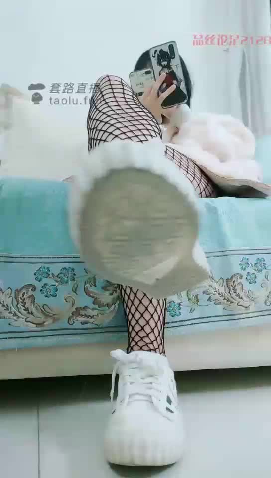第一视角 网袜鞋底 主人玩手机你来舔