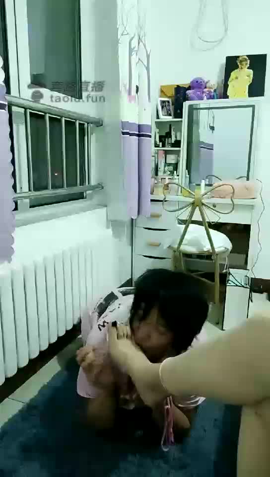 调教女奴 强迫吃脚 全体重踩脸
