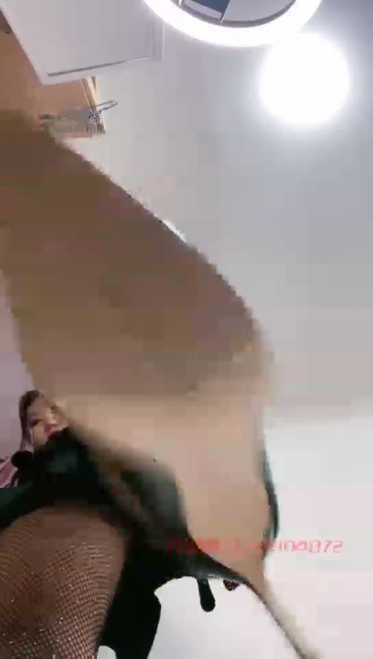 黑丝 红绿灯