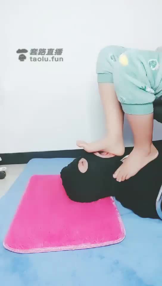 新人调私奴 二 继续脚深喉