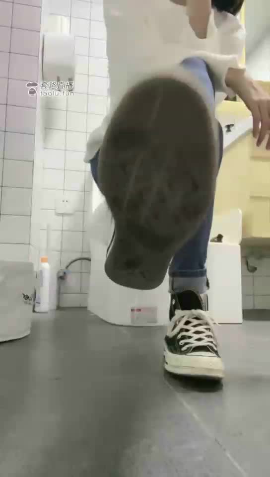 牛仔裤 帆布鞋 棉袜 第一视角 红绿灯