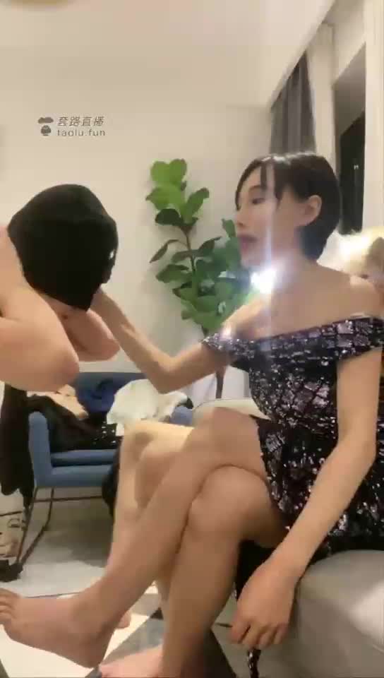 高清 绿帽 初次带情人回家 当面羞辱老公