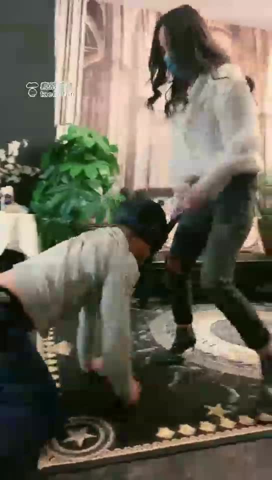 高清 双女王 捉邻居小贼 调教成奴隶