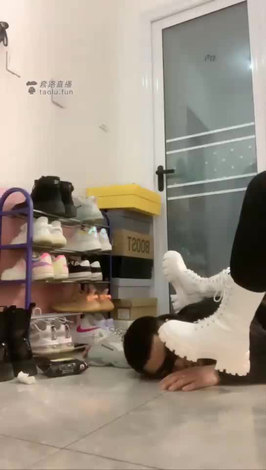燃一S的擦鞋工具人