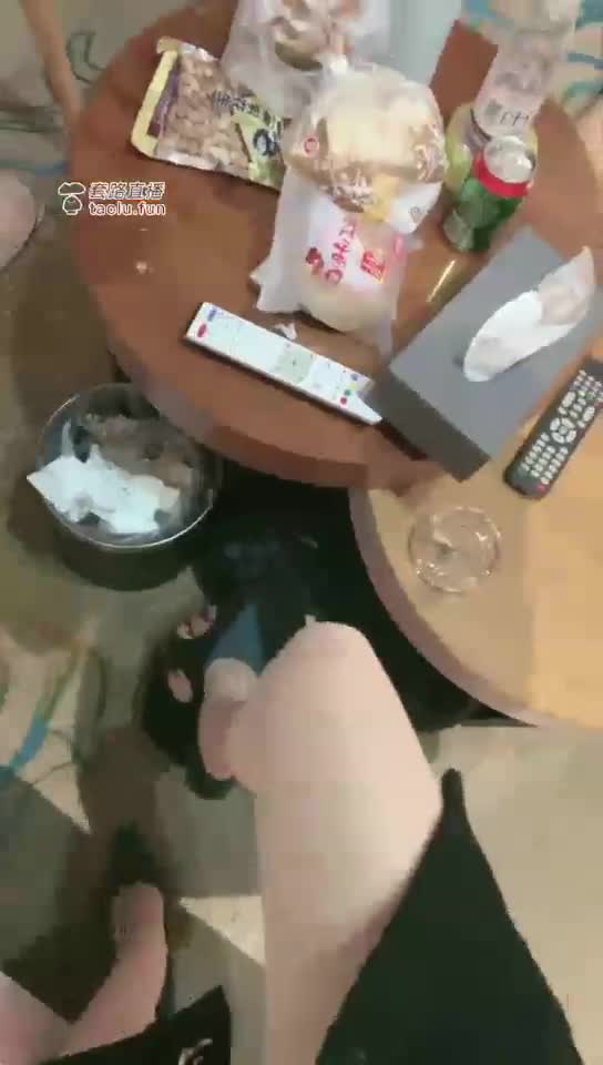 虐贱狗 赏贱狗呕吐物