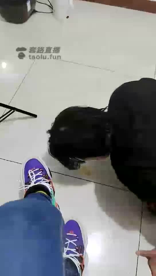 调教女奴投食