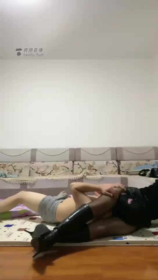 腿绞坐脸踩踏