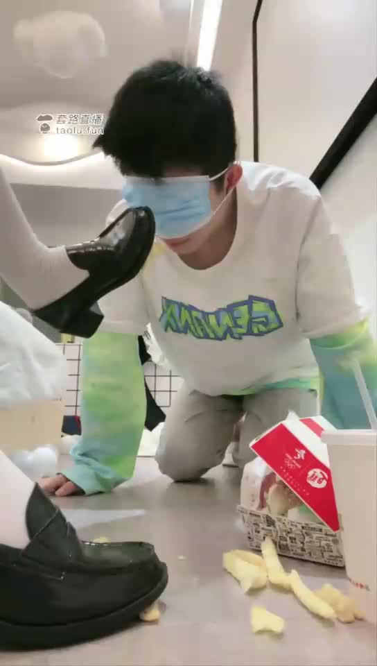 第五天-制服鞋踩踏 喂食 可乐圣水 口水