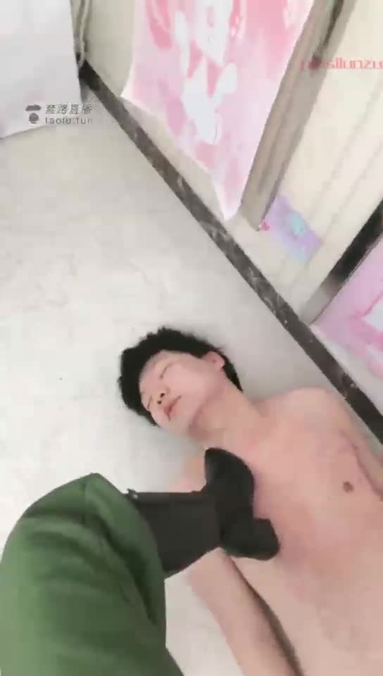 特工 跺踩脸 掐脖 舔靴