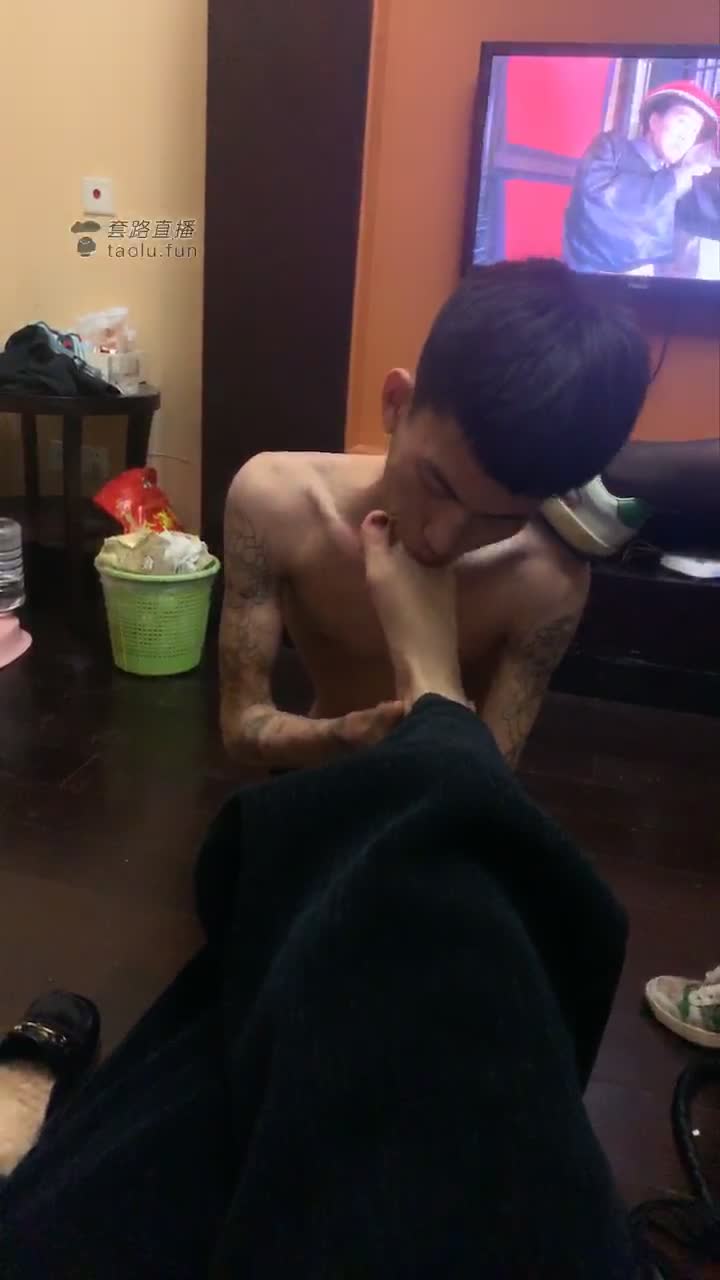 姐妹一起调教黑社会大哥