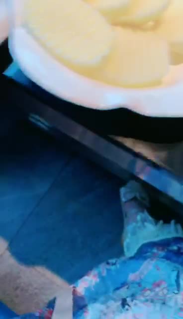 在火锅店里公开的调教贱奴 刺激