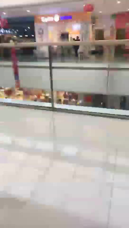 和CD狗逛商场 女厕所吃黄金珍珠圣水露 各种素人面前玩