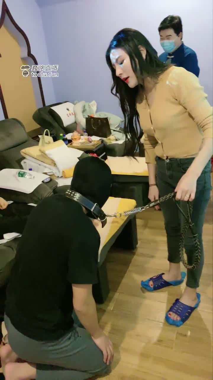 和足浴店素人女技师一起玩弄小贱奴 呕吐