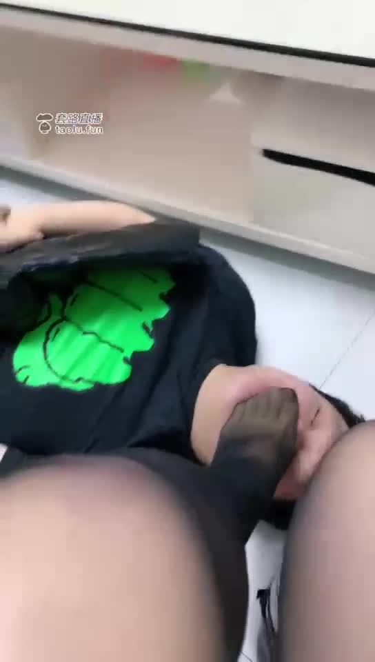高靴黑丝调教狗子 味道自己想吧