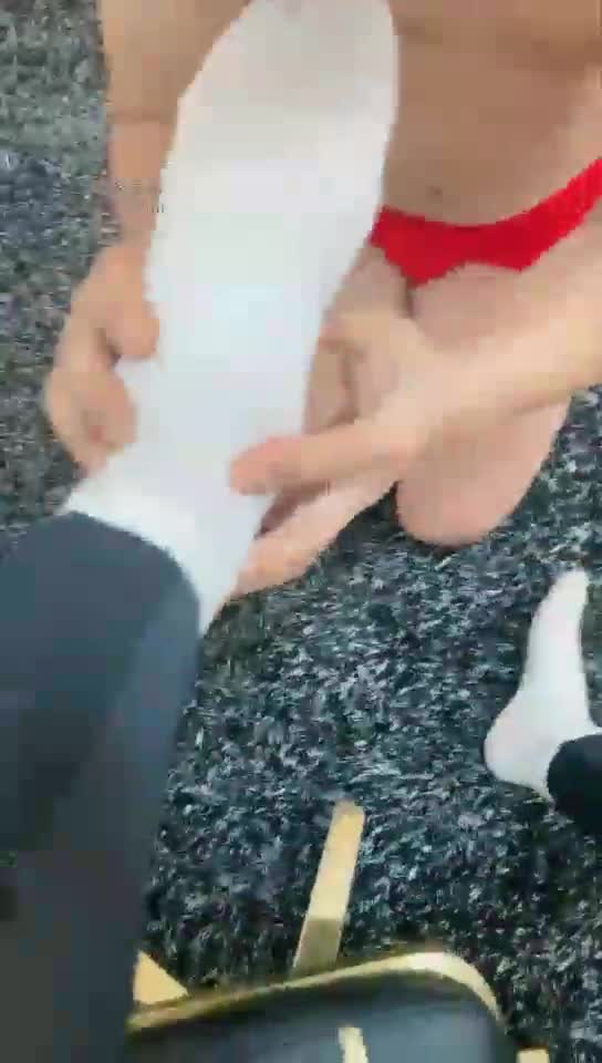 贱狗磕头崇拜求舔脚