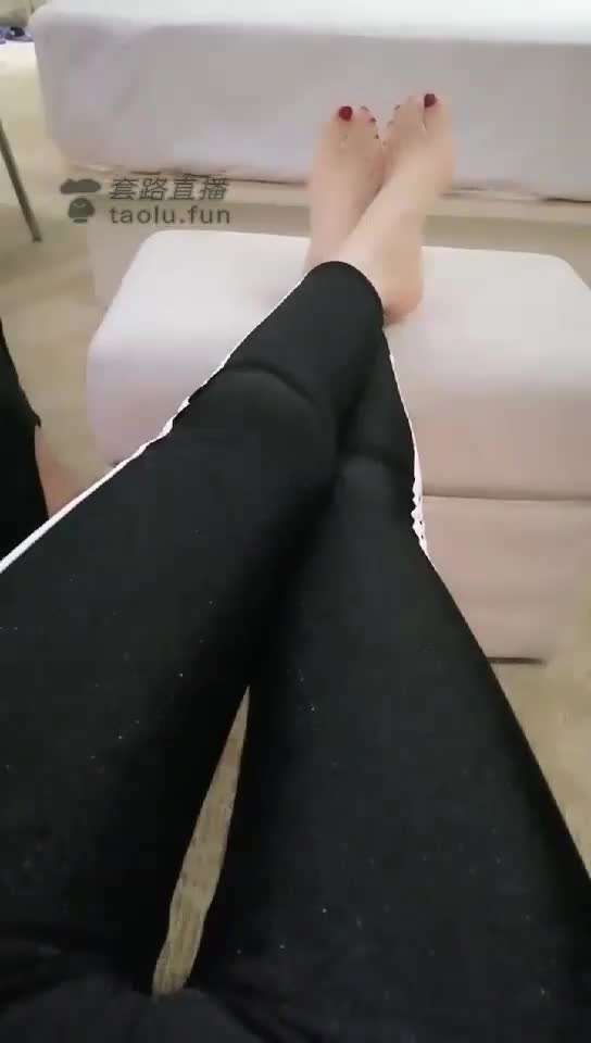 贱狗闻脚 陶醉了