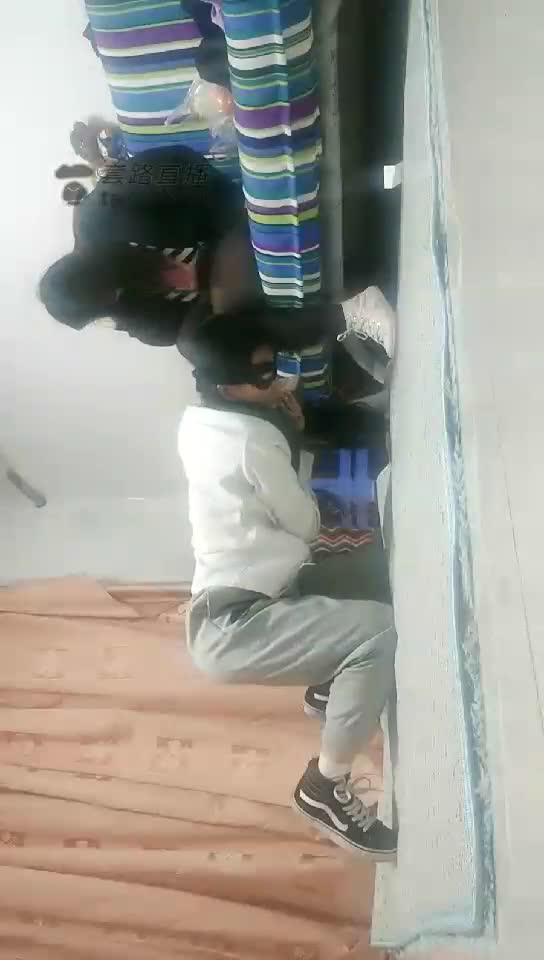 帆布鞋配黑丝的味道果然不一样