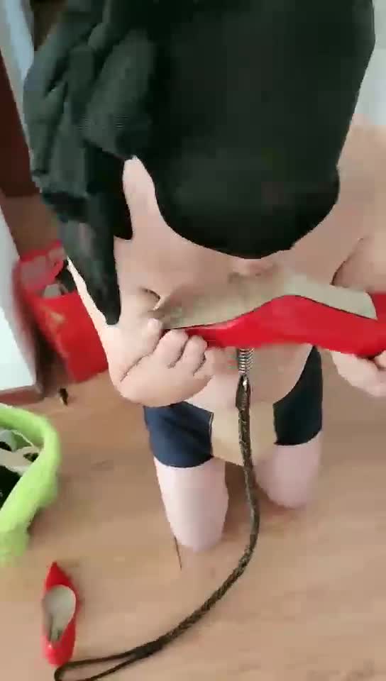 舔鞋底 口水 舔丝袜脚 耳光
