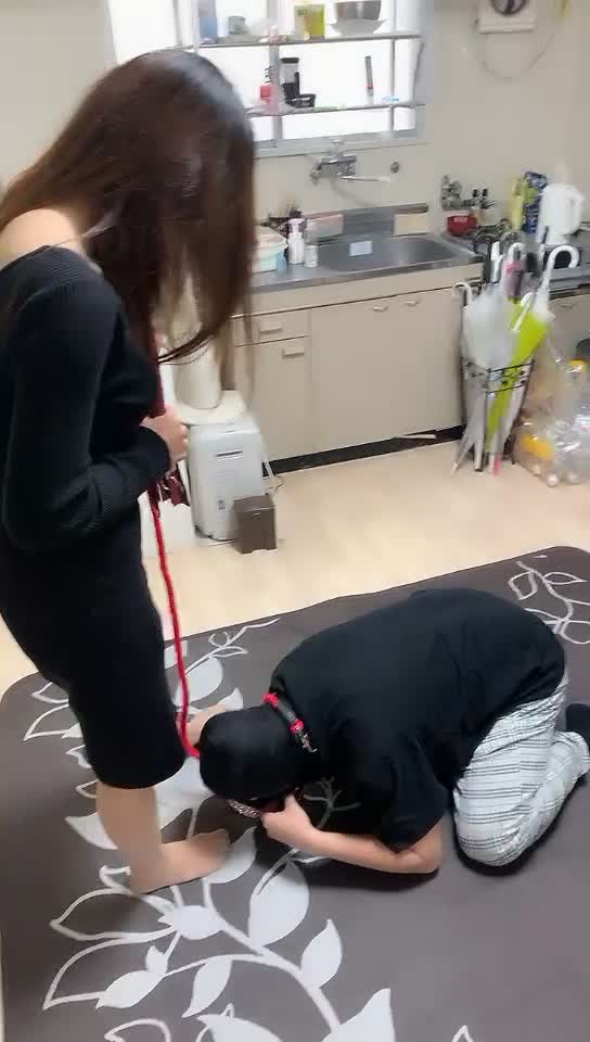 家奴 痰盂 鞭打 惩罚 玉足 刷牙水