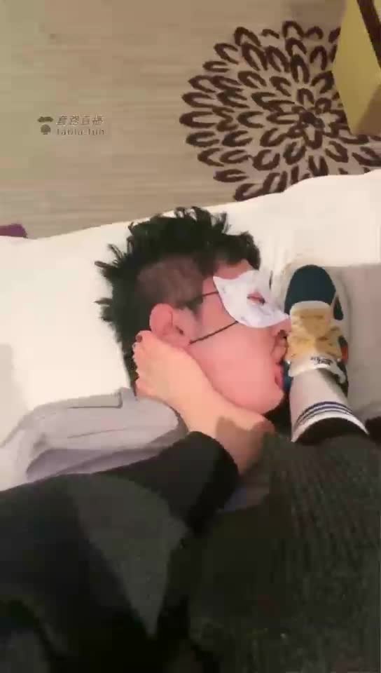 第一次尝试圣水+足深喉的狗子