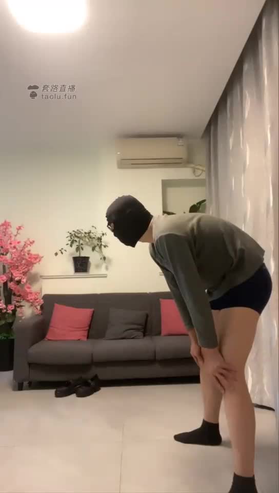 萝莉主踢裆专场 踢哭奴隶