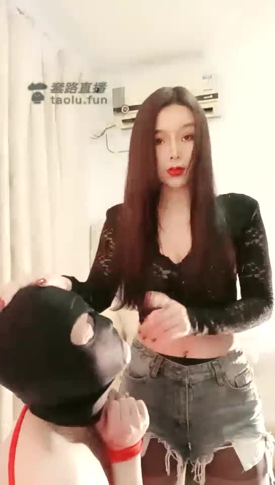 鞭打贱狗 踢裆加耳光
