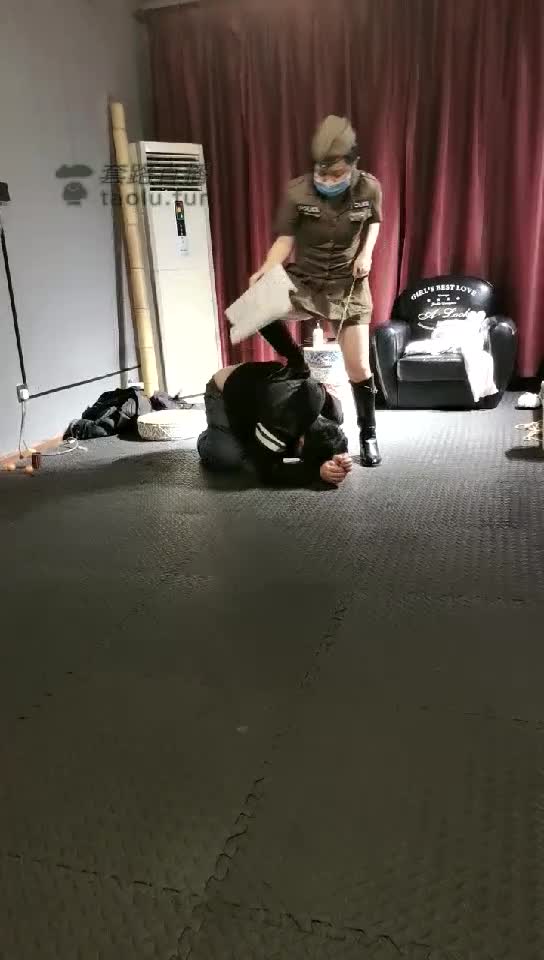 合法萝莉S双主买卖奴隶 剧情